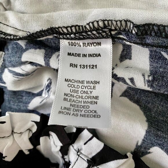 Purple & More Black White Floral Print Wide Leg Pants Pockets Women's Medium NEW - Picture 6 of 7